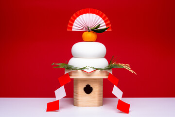 “鏡餅"を中央に配置した写真　紅白背景　三宝(台座)あり