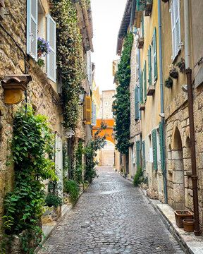 Fototapeta narrow street in old port city