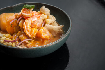 ceviche peruano camarão