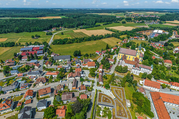Die Gemeinde Rot an der Rot in Oberschwaben von oben