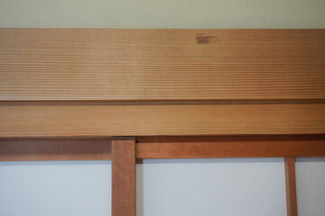 掃除後 アクのとれた和室の白木の柱 wooden pillars in a Japanese-style room with old lye after cleaning