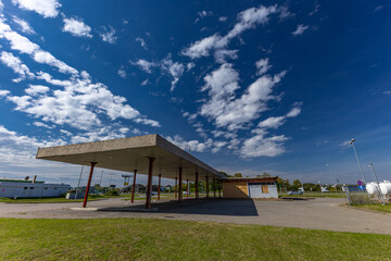 Abandoned, closed petrol station on the A1 expressway in Częstochowa © dominikspalek.pl