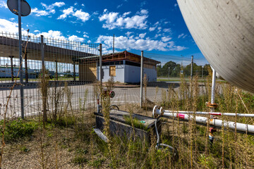 Abandoned, closed petrol station on the A1 expressway in Częstochowa © dominikspalek.pl