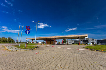 Abandoned, closed petrol station on the A1 expressway in Częstochowa © dominikspalek.pl