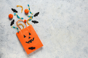 Obraz premium Shopping bag with Halloween candies on grunge white background