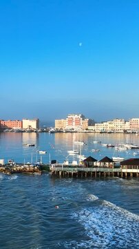 Il porto di Anzio. Il mare di Roma, Italia.
Ripresa aerea con drone del porto in una giornata di sole.