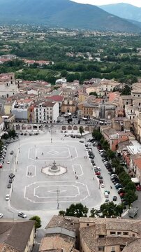 Sulmona, provincia dell'Aquila, Abruzzo, Italia.
Ripresa aerea verticale del centro storico e della piazza principale della citt&agrave;.