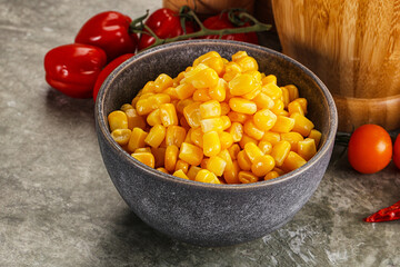Sweet canned ripe corn grain