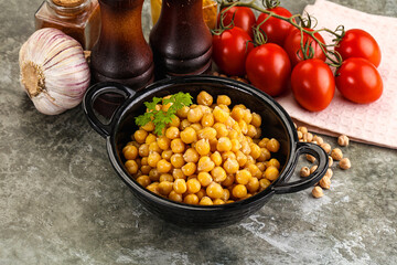 Canned chickpea in the bowl