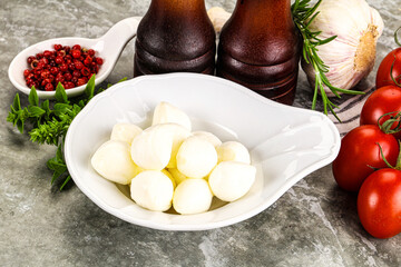 Small mozzarella mini cheese balls