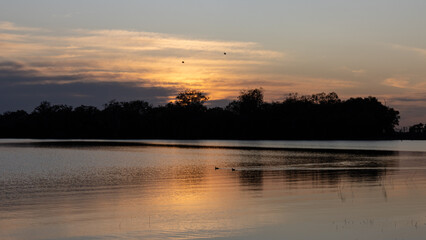 Naklejka premium Sunset over Lake Cargelligo, NSW, Australia