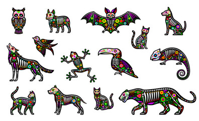 Mexican Day of the Dead sugar animal tattoo, dead Halloween skeletons, bird, animal and lizard skulls. Vector cat, dog, owl and bat, toucan, jaguar, chameleon and hummingbird calaca and floral pattern © Vector Tradition