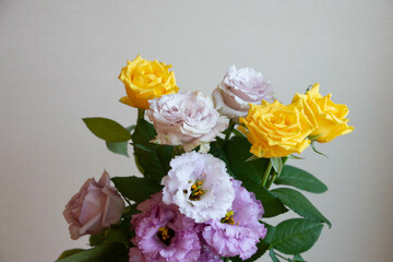 黄色と紫の花束