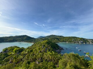 Obraz premium island viewpoint with sea and jungle 