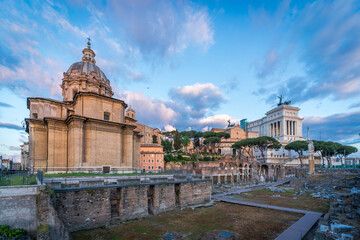 Naklejka premium The Vittorio Emanuele and Roman Forum view in Rome City of Italy