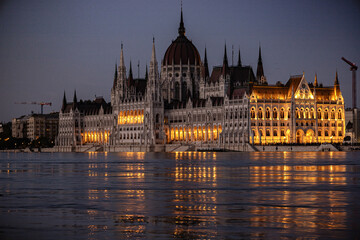 Fototapeta premium hungarian parliament building at night