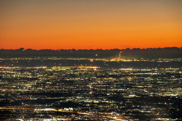 神奈川県大山から撮影した東京湾と街並みの朝風景