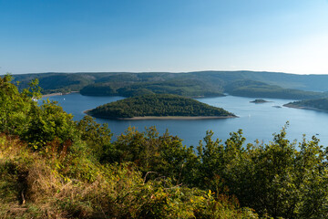 Eifel-Blick auf den Rursee von der Hubertush&ouml;he bei Schmidt im Sommer bei sch&ouml;nem Wetter