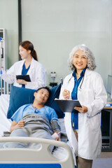 Obraz premium Hospital Ward Male and Male Professional Asian Doctors Talk with a Patient, Give Health Care Advice,