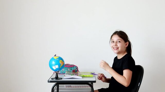 garota estudante me carteira escolar 