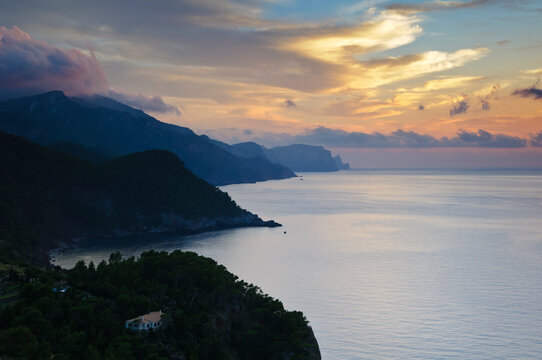 Sonnenuntergang an der K&uuml;ste zwischen Estellencs und Banyalbufar, Mallorca, Balearen, Spanien, Europa