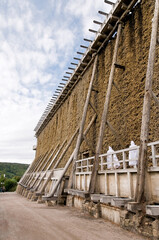 ehemaliges Gradierwerk zur Salzgewinnung, heute Nutzung zu Kurzwecken,  Bad Kösen, Sachsen-Anhalt, Deutschland, Europa