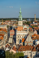 Widok na ratusz i stary rynek w Poznaniu.  © fotozen