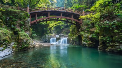 In May, Akiota Town in Hiroshima Prefecture is full of greenery. Visit Sandankyo Gorge near the Mizunashi parking lot. See the Sandankyo Front Gate, Kurobuchi Pool, and Deai Bridge.