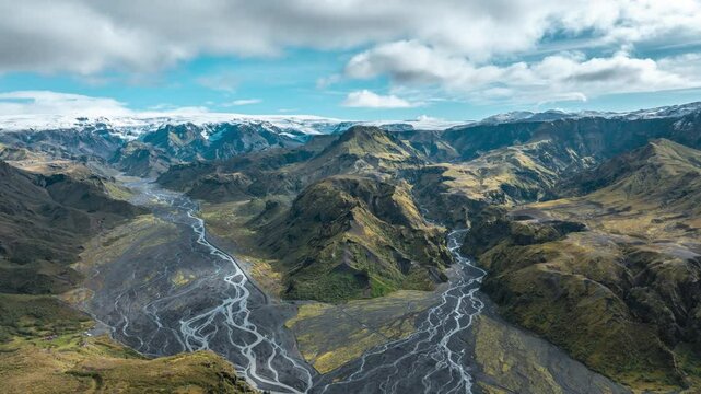 Aerial time lapse of Th&oacute;rsm&ouml;rk valley with glacier, rivers and clouds passing by in the icelandic highlands