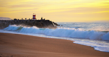 Strand von Nazaré © MABUIMAGES