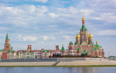 Fototapeta premium Annunciation Cathedral on the embankment of Yoshkar-Ola