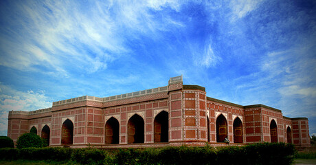 Obraz premium Tomb of Noor Jahan perspective of beautiful sky