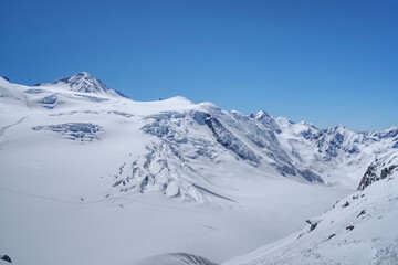 Pitztaler Urkund mit Gletscherspalten am Fuss