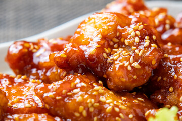 ヤンニョムチキン(韓国風フライドチキン)のアップ。
