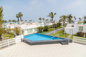 piscina en terraza de casa de playa
