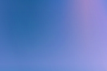 Obraz premium Blue gradient background grainy glowing blue light on dark backdrop noise texture effect banner header design