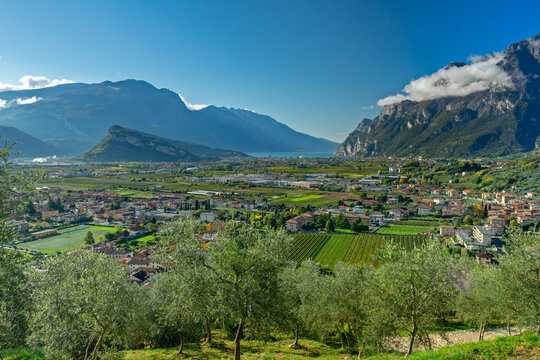 Arco trento panorama su lago di Garda