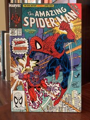 Obraz premium Seattle, WA, USA September 25, 2024 The Amazing Spiderman 327 