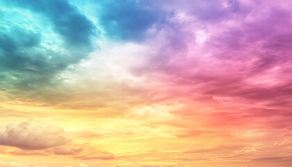 Obraz premium A dreamy sky transitioning from a golden sunset to a full spectrum of rainbow colors, giving off a vibrant yet calming feel