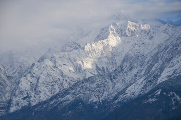 Fototapeta premium Himalayas mountain range, Spectacular and Mesmerizing landscape, view of the mystical land of Kumaun, near Munsiyari, Pithoragarh, Uttarakhand, India. Background, cover, copy space, soft focus