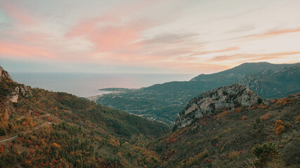 Naklejka premium sunset over the mountains