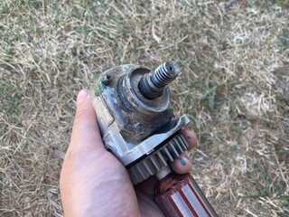 Disassembling a grinder for repair