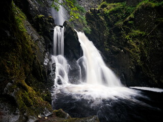 Obraz premium Long exposure image of a waterfall in Scotland
