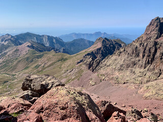 Vue sur la mer depuis la Paglia Orba en Corse