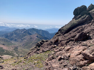 Chemin menant au sommet de la Paglia Orba en Corse