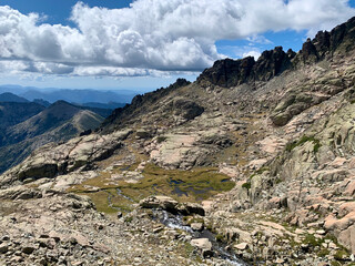 Chemin vers le sommet du Monte Rotondo en Corse
