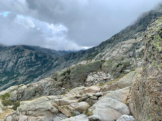 Chemin vers le sommet du Monte Rotondo en Corse