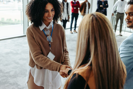 Business professionals networking at a conference with real connections and engaging discussions