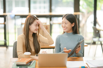 Fototapeta premium Asian business woman Working on documents
