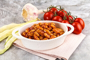 White baked bean in tomato sauce